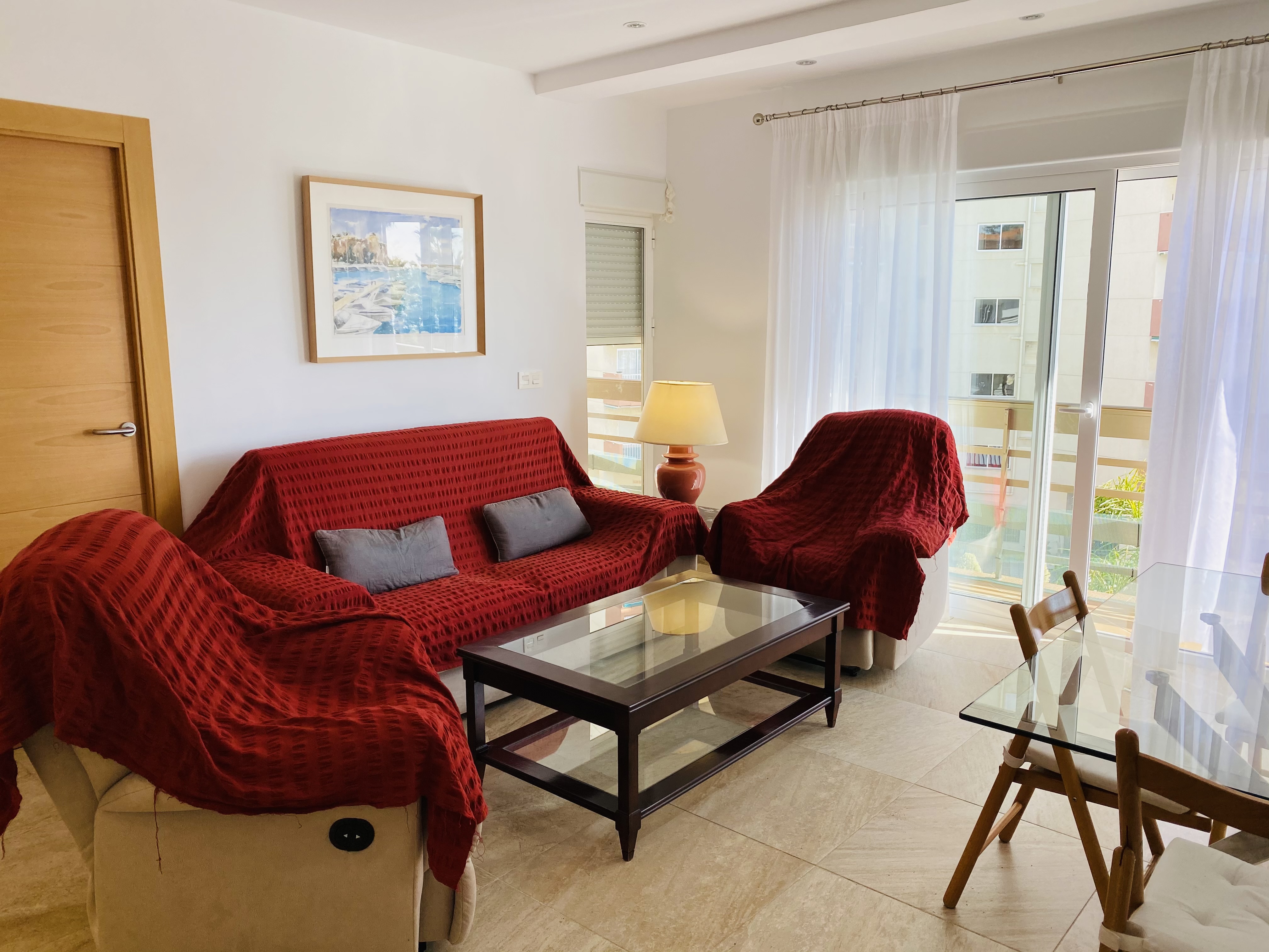 APARTAMENTO EN PASEO REINA SOFA